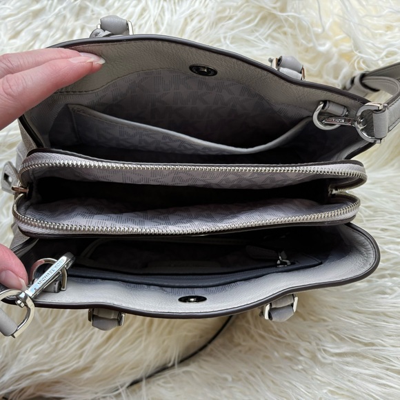 VINTAGE Michael Kors Camille Small Satchel Bag Purse in pearl grey - Picture 6 of 9